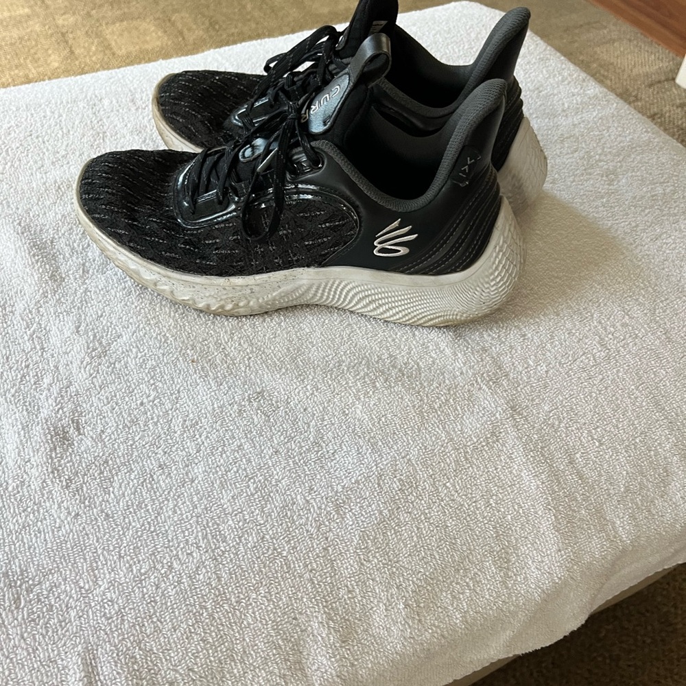 Under Armour Black Athletic Shoes - Picture 3 of 3